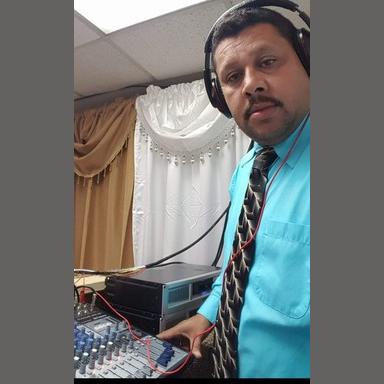 Radio Una Voz que Clama live